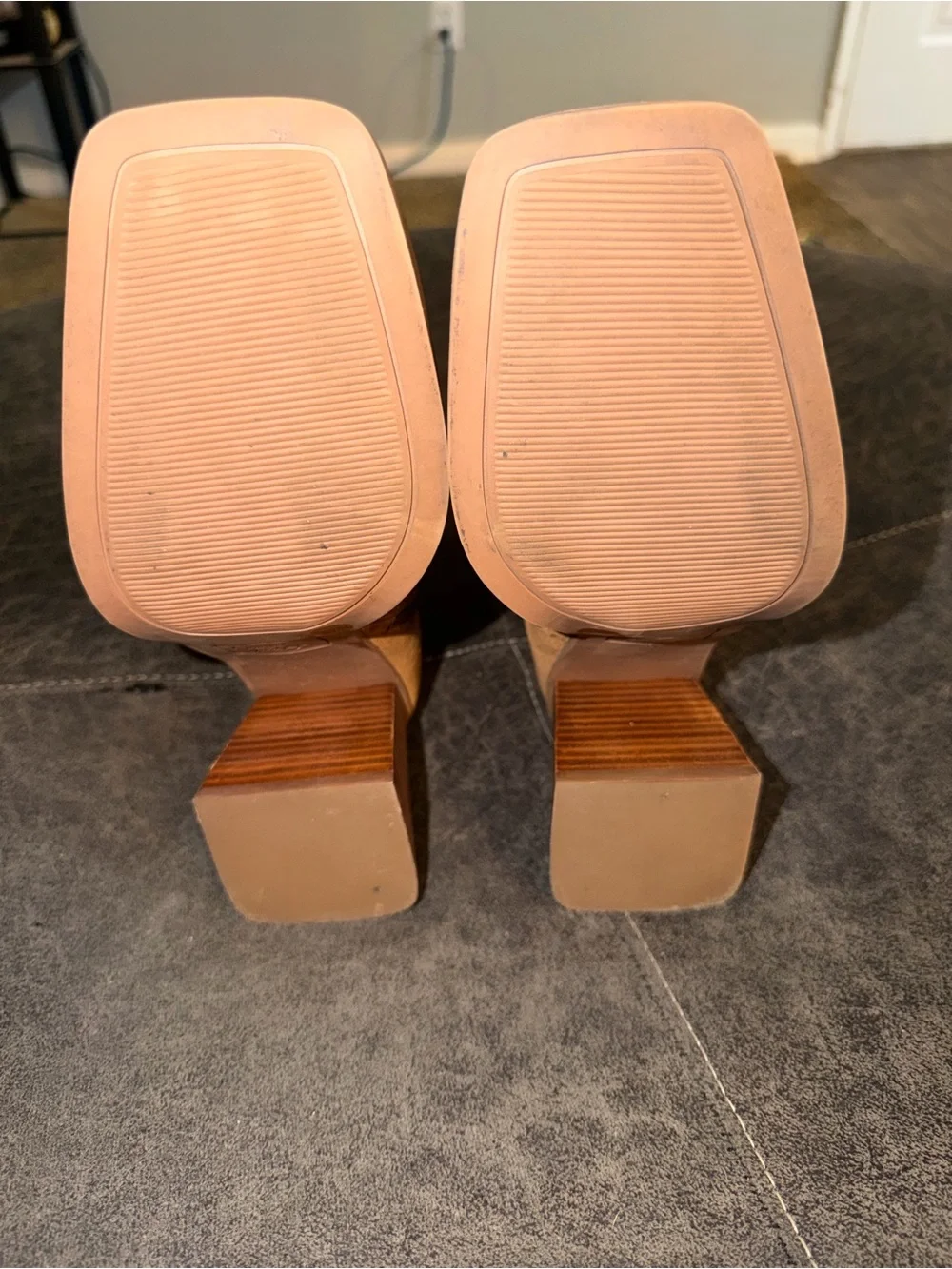 Crowne Vintage Suede Mid-Calf Block Heel Boots in Tan

New condition - Picture 3 of 4